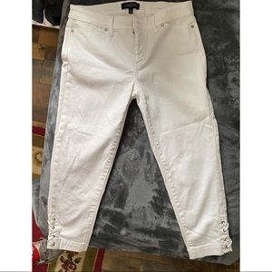 TALBOTS FLAWLESS FIVE POCKET CAPRI PANTS WITH ANKLE DETAIL